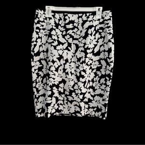 NWT LOFT Black and White Floral Pencil Skirt (size 8)